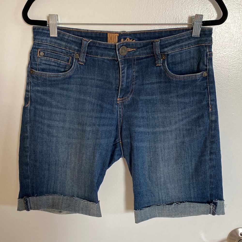 Kut from the Kloth- roll up Bermuda- medium wash- Size 6
